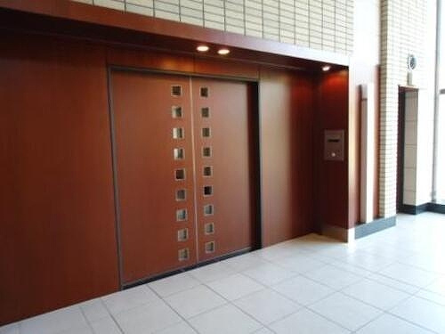 ローレルタワーサンクタス梅田のエントランス