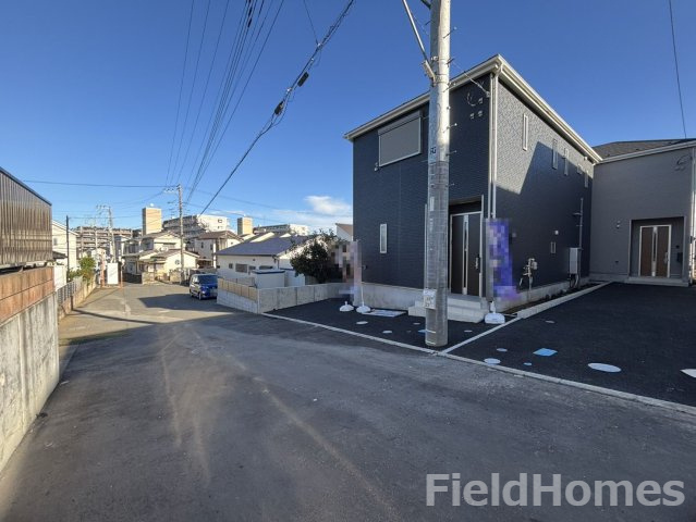 伊勢原市高森新築戸建て　第24-3号棟の前面道路含む現地写真|前面道路含む現地写真です。