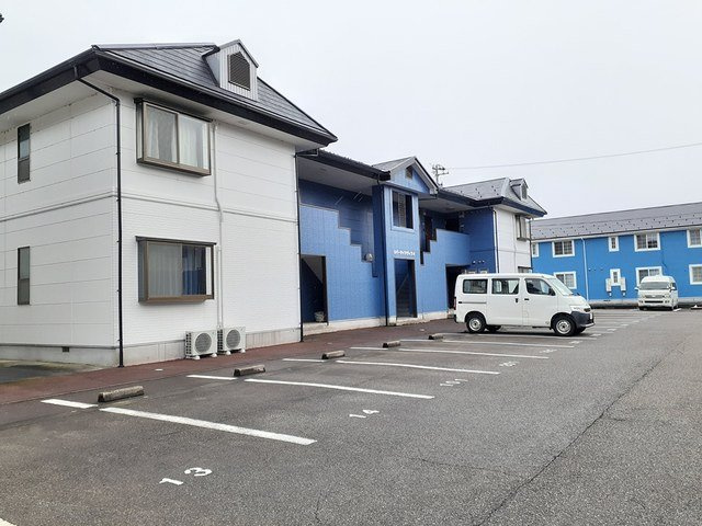 リバーサイド・ヴィラＡの駐車場|駐車場があるので、車を買う予定の方も安心です