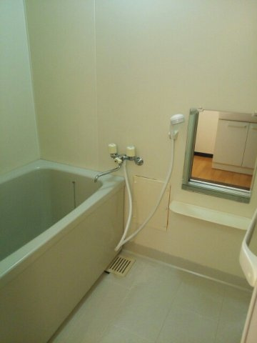 リバーサイド・ヴィラＡの浴室|ゆったり過ごせるお風呂です