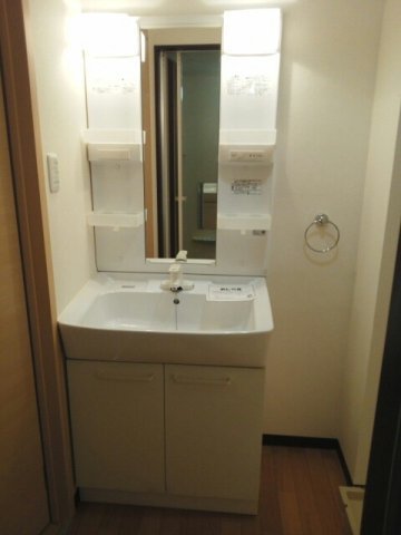 リバーサイド・ヴィラＡの洗面所|脱衣スペースもあります