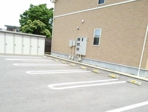 ネオ　サガロ　カクタスの駐車場|車をお持ちの方に嬉しい駐車場付きの物件です