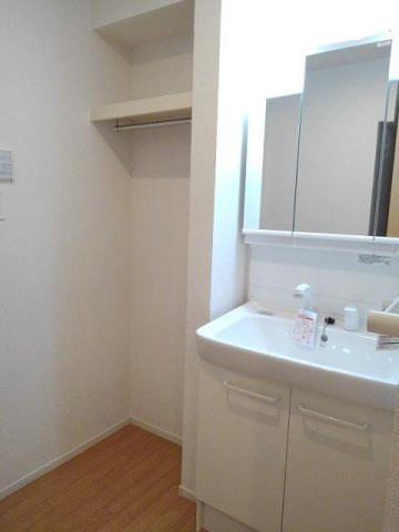 ソレイユ町村の洗面所|スペースが確保できる洗面所です