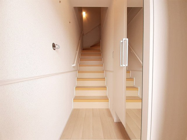 コースト・アベニュー　Ⅱの玄関|明るい玄関です