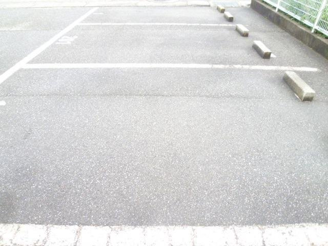 サイレント４５０の駐車場|駐車スペースもあります