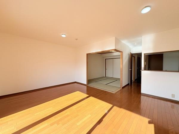 【居間・リビング】 | レジデンス羽衣ガーデンスクエア　中古マンション