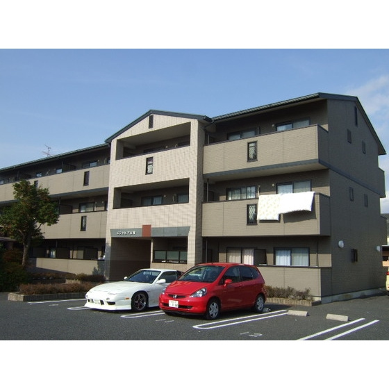 羽島市足近町市場のアパートの外観