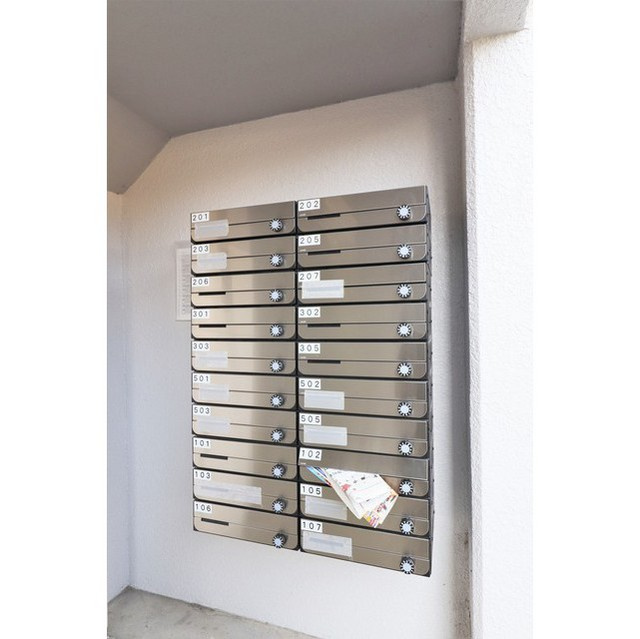 岐阜市柳津町東塚４丁目のアパートのエントランス