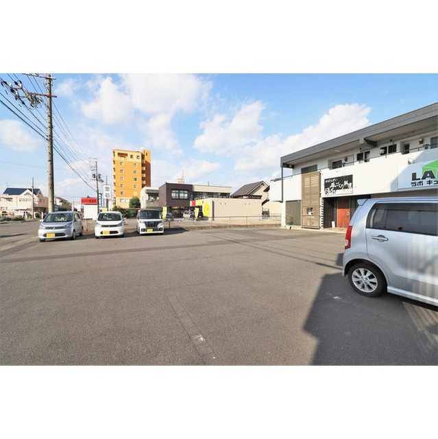 岐阜市柳津町東塚４丁目のアパートの駐車場