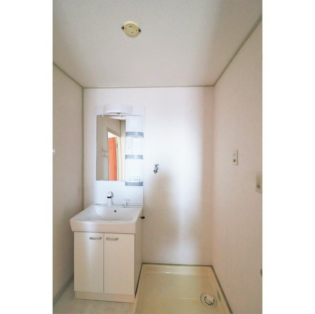 岐阜市柳津町東塚４丁目のアパートの洗面所