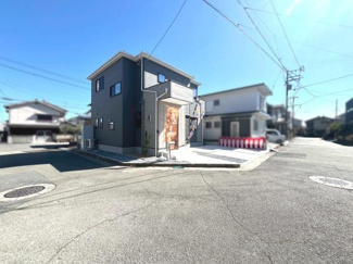 【前面道路含む現地写真】