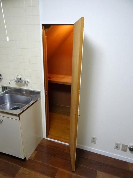 千島ビルの収納|★キッチン裏に収納★