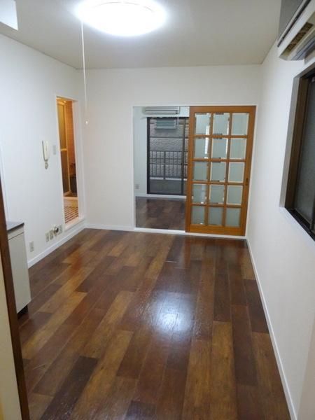 千島ビルの居間・リビング|★もちろんここでご飯が食べられます★