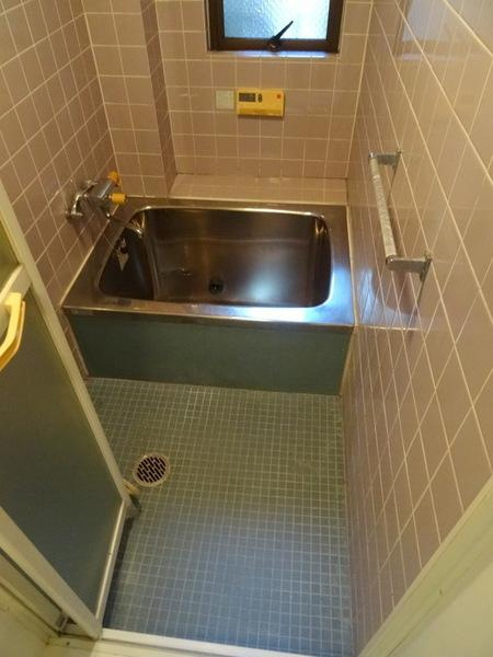 千島ビルの浴室|★換気に嬉しい窓付き★