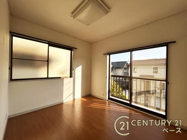 天理市二階堂上ノ庄町　一戸建の洋室|バルコニーに面した開放感のあるお部屋です！