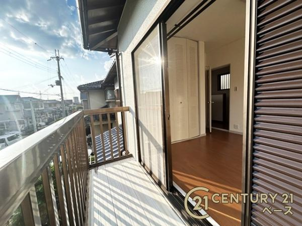 天理市二階堂上ノ庄町　一戸建のバルコニー|日当たりのよい広々とした南向きバルコニー！洗濯物もよく乾きます！