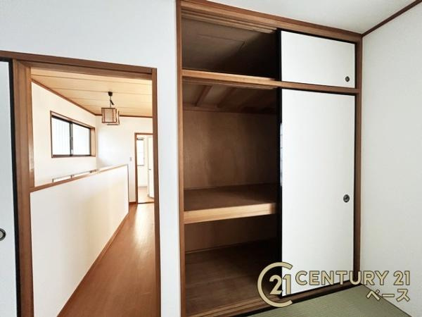 天理市二階堂上ノ庄町　一戸建の収納|冬物のコートや季節のものなどたくさんしまえる広さ！
