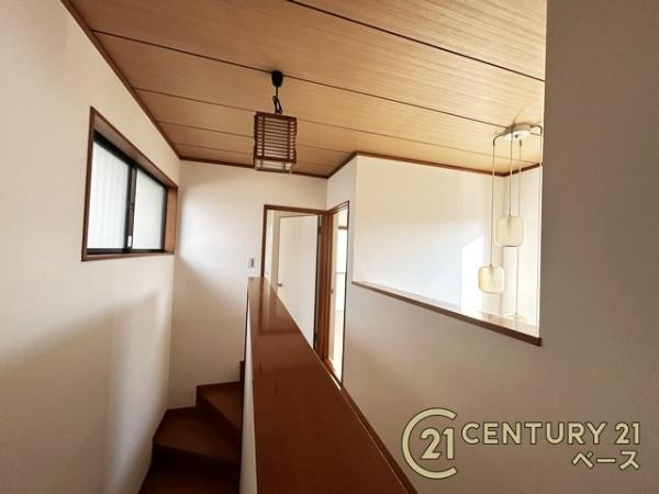 天理市二階堂上ノ庄町　一戸建の内装|こちらは２階廊下部分です！