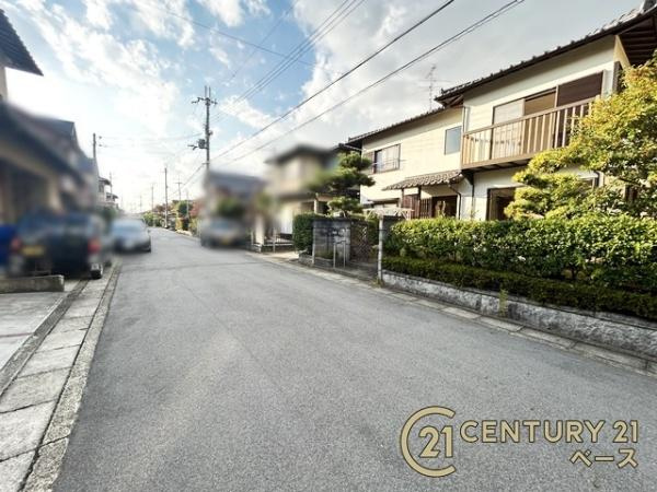 天理市二階堂上ノ庄町　一戸建の前面道路含む現地写真|落ち着いた雰囲気の住宅地内です！