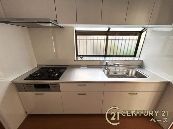 天理市二階堂上ノ庄町　一戸建のキッチン|リフォーム済の綺麗なキッチンです！