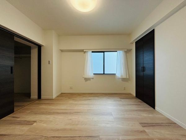 グローリア初穂湘南六浦の洋室|一人ひとりの大切なプライベート空間。趣味・感性で個性的に飾って頂けるようシンプルに。。ゆとりある広さで、一人の時間をゆったりと過ごせる安らぐお部屋になるはずです。