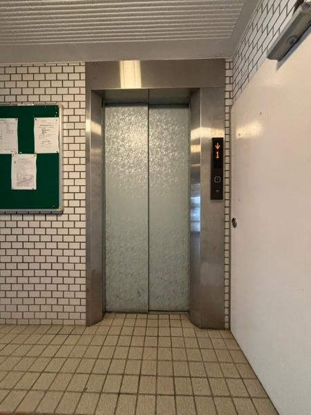 グローリア初穂湘南六浦のその他共用部分|エレベーター設備も完備しております。