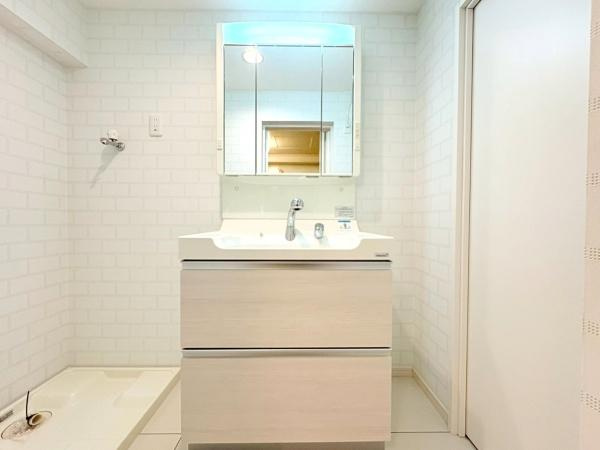 菊名マンションの独立洗面台