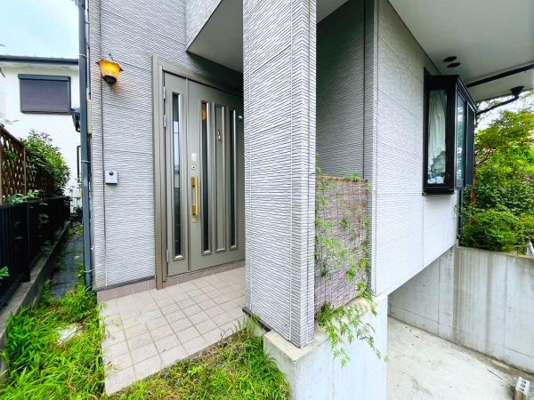 大和市草柳２丁目の中古一戸建の玄関