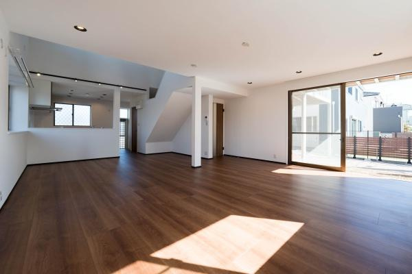 横浜市旭区上白根２丁目の中古一戸建の居間・リビング