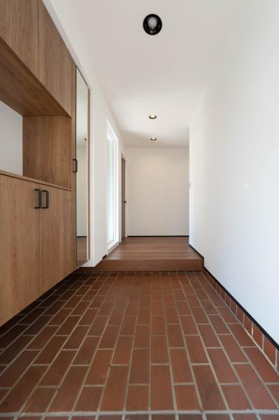 横浜市旭区上白根２丁目の中古一戸建の玄関