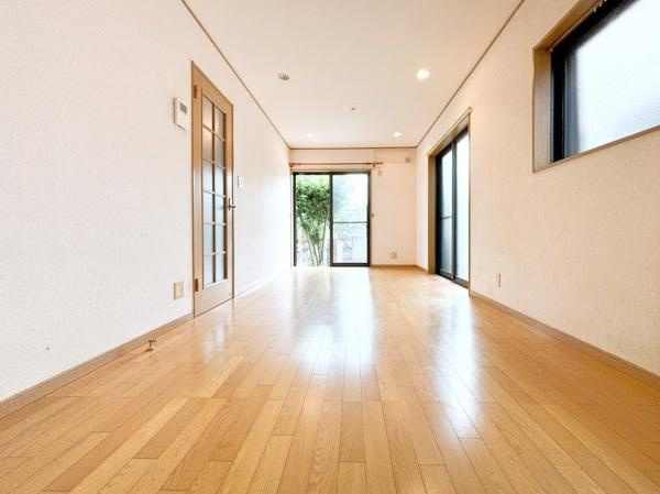 横浜市戸塚区原宿３丁目の中古一戸建の居間・リビング