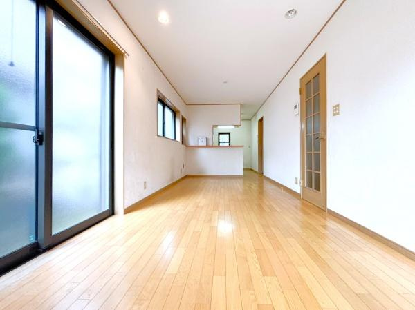 横浜市戸塚区原宿３丁目の中古一戸建の居間・リビング