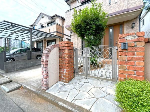 横浜市戸塚区原宿３丁目の中古一戸建の玄関