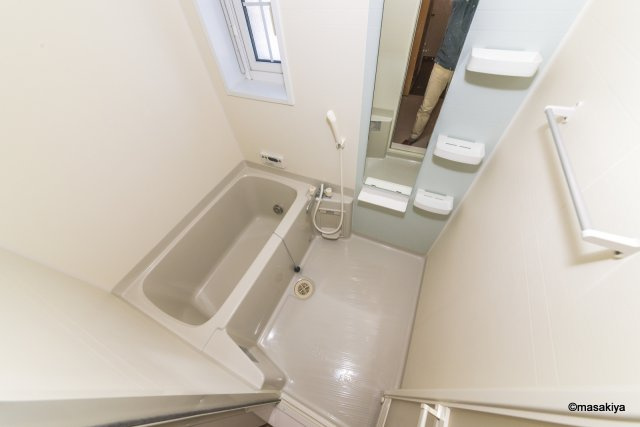 ディアコートの浴室|お風呂　追い焚き・窓付きです。