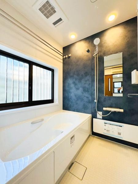 横浜市旭区白根５丁目の中古一戸建の浴室|浴室乾燥機・追炊き機能付オートバス。足の伸ばせるゆったりバス、一日の疲れを癒しましょう。