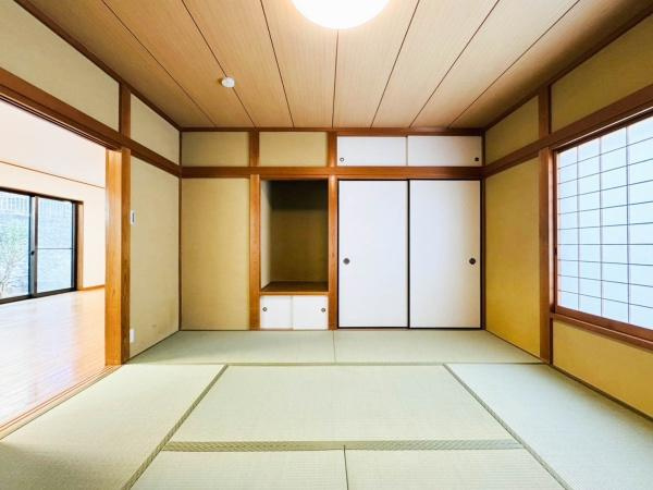 横浜市旭区白根５丁目の中古一戸建の和室|リビングの隣室は素敵な和室を。畳部屋があると落ち着けますね。