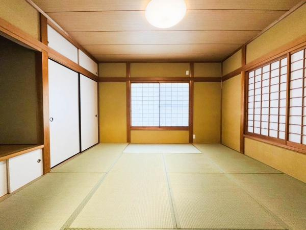 横浜市旭区白根５丁目の中古一戸建の和室|心が落ち着く和室をご用意しました。床が柔らかいので小さいお子様のプレイルームや、ご両親が泊まりに来た時の客間としてなど、様々な用途で使える万能なお部屋です。