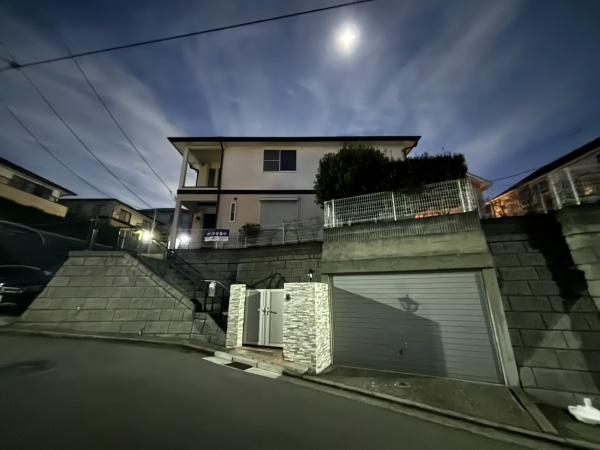 横浜市青葉区桂台２丁目の中古一戸建の前面道路含む現地写真