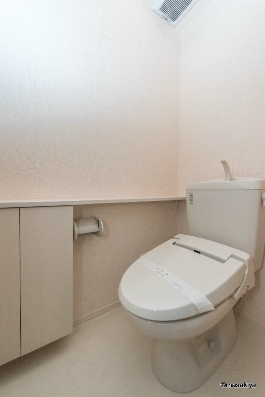 B-FLATのトイレ|トイレ　ウォシュレット付き。