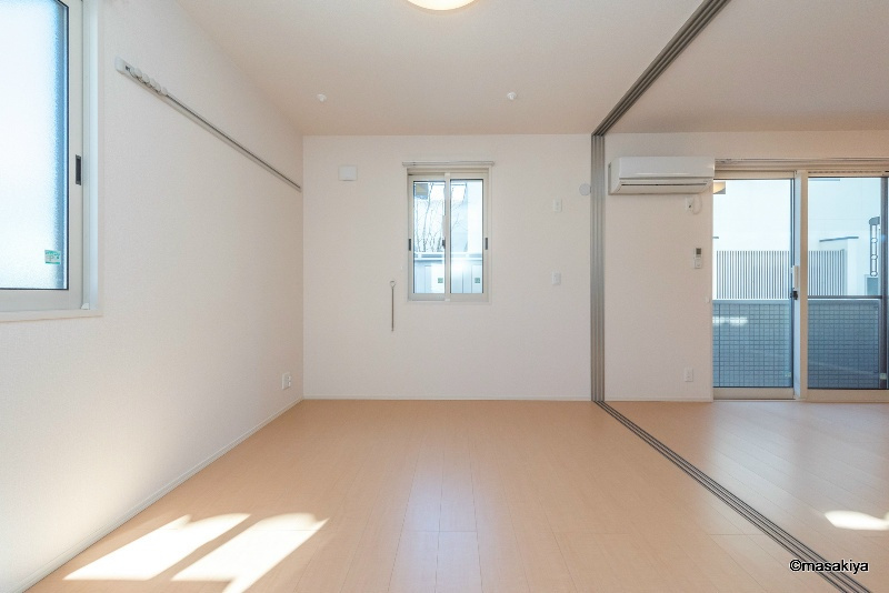 B-FLATの居間・リビング|洋室