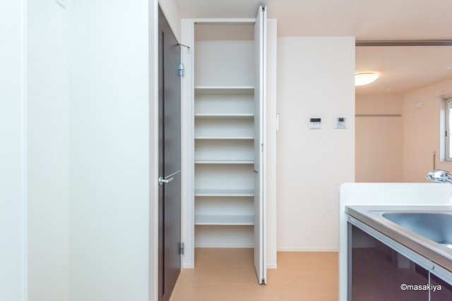 B-FLATの居間・リビング