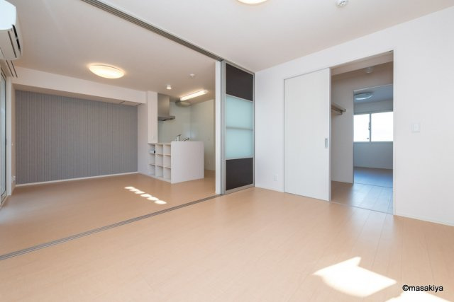 B-FLATの居間・リビング