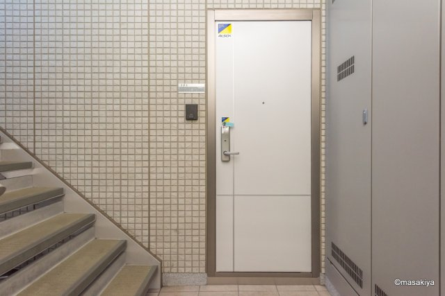 B-FLATのエントランス