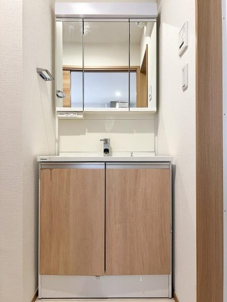 横浜市神奈川区三ツ沢中町の中古一戸建の独立洗面台