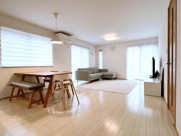 横浜市神奈川区三ツ沢中町の中古一戸建の居間・リビング