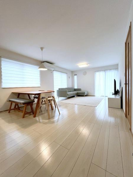 横浜市神奈川区三ツ沢中町の中古一戸建の居間・リビング