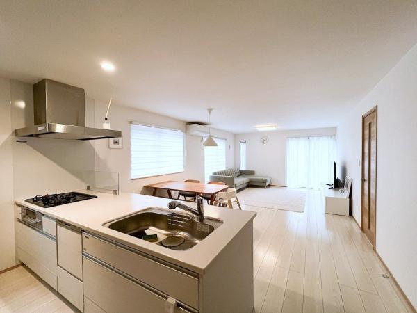 横浜市神奈川区三ツ沢中町の中古一戸建の居間・リビング