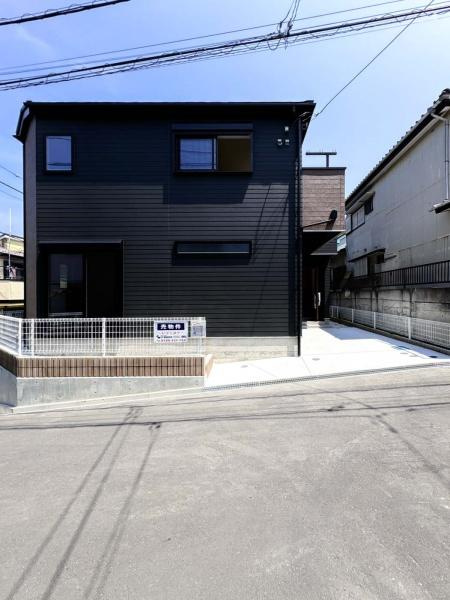 横須賀市平作２丁目の新築一戸建の前面道路含む現地写真|この家からスタートする「新しいライフスタイル」はご家族にとって大切で貴重な時間。少しでも豊かに、そして快適に…そんな理想の暮らしを叶えてくれるお家になるはずです。