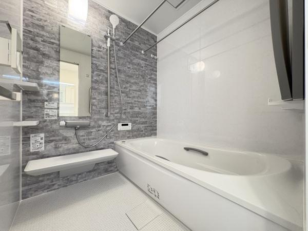 横浜市戸塚区平戸１丁目の中古一戸建の浴室|ゆったりとくつろげる、一日の疲れを癒やす空間ですね。