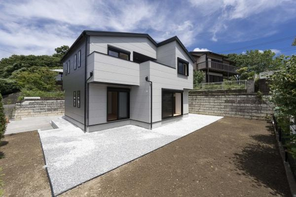 横浜市栄区庄戸１丁目の新築一戸建の前面道路含む現地写真